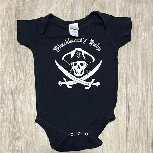 Blackbeard's Baby Pirate Skull Onesie - Black - Picture 1 of 1